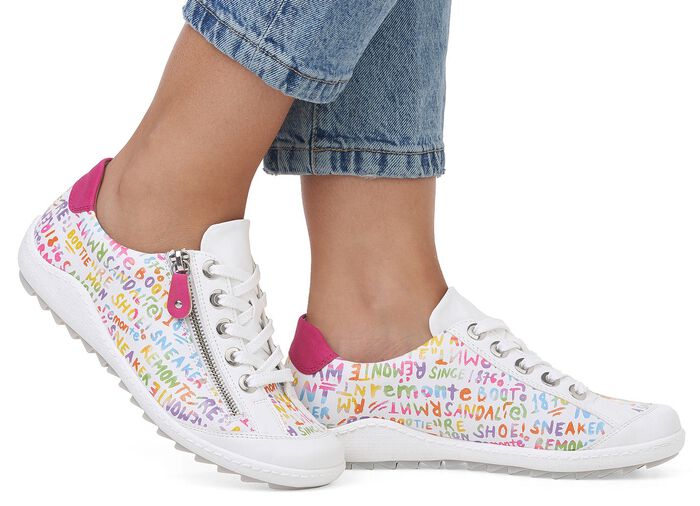 Remonte sneakers gemaakt van gecoat leer met stoere print WIT-BONTE