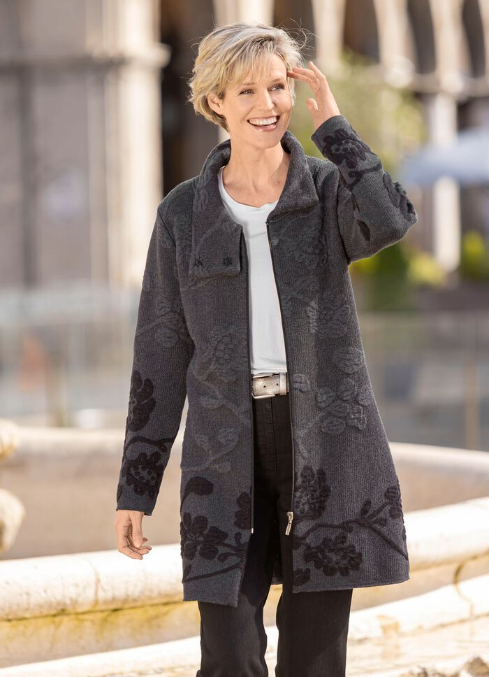 Lang vest met cloqu&eacute;-effecten 