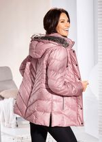 Jas met ritssluiting bij de zijsplitten 