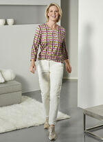 Aantrekkelijk overhemd met plaatversiering aan de voorkant 