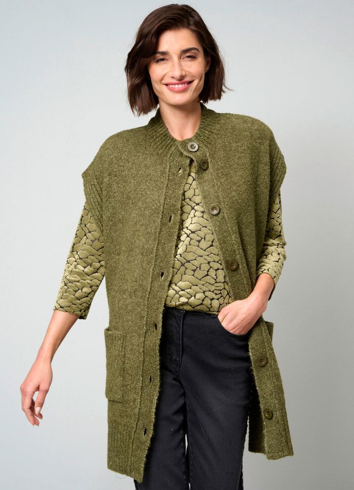 Gebreid vest gemaakt van boucl&eacute; gem&ecirc;leerd garen 