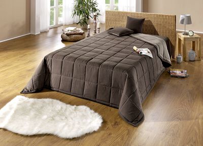 Sprei met geruite quilting en lintbinding 