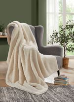 Deken en kussensloop van imitatiebont gemaakt van alpacawol 