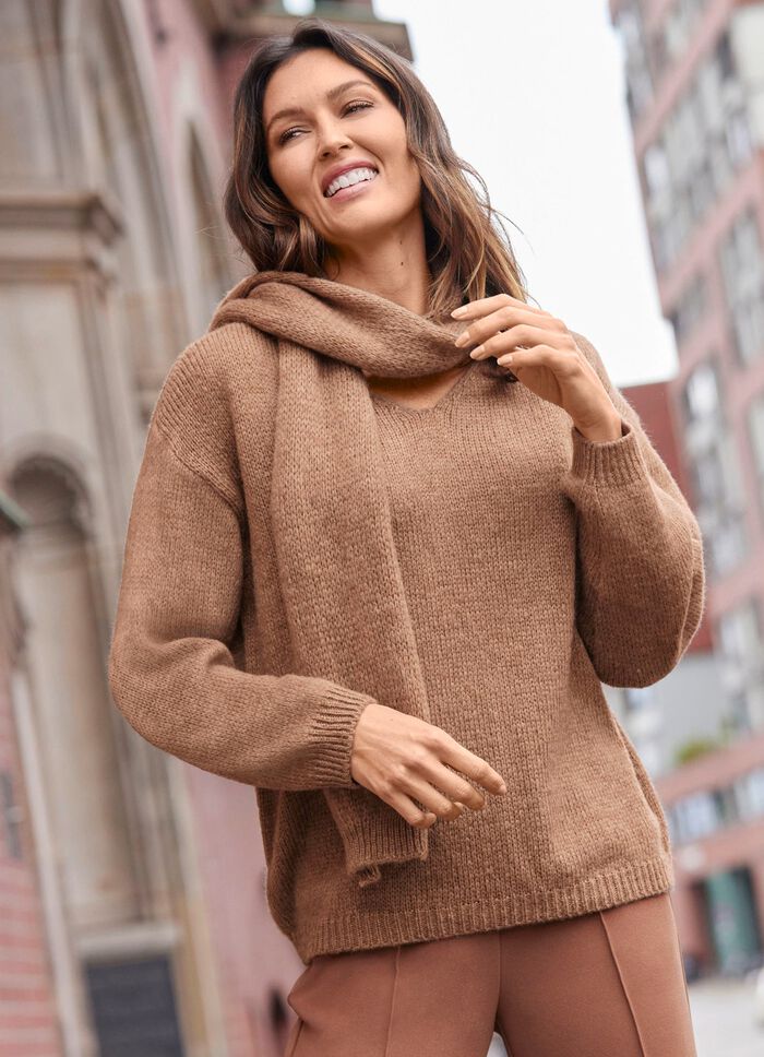 Trui met sjaal en in zachte knuffelkwaliteit 