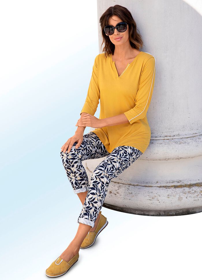 Broek met apart bloemmotief 