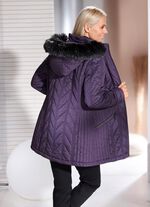 Jas met lengtestiksels aan de zijkanten 