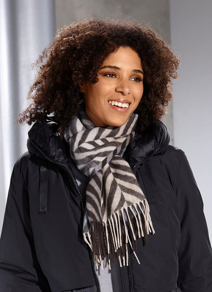 Sjaal met fantasieontwerp 