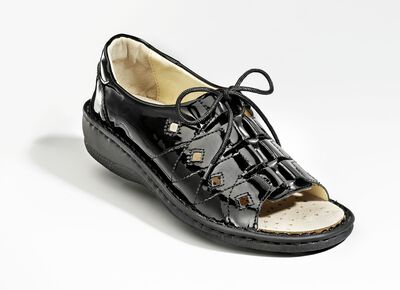 Sandalen gemaakt van lakleer  Sandalen gemaakt van lakleer