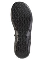 ELENA EDEN sandaal gemaakt van nappaleer met een subtiele gekreukelde structuur ZWART