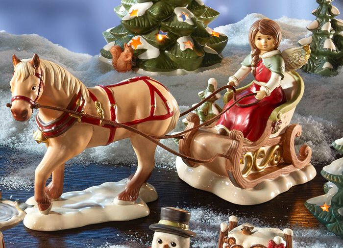 Wintertafereel: Grote hemelse boodschappers in het winterbos KLEURRIJK