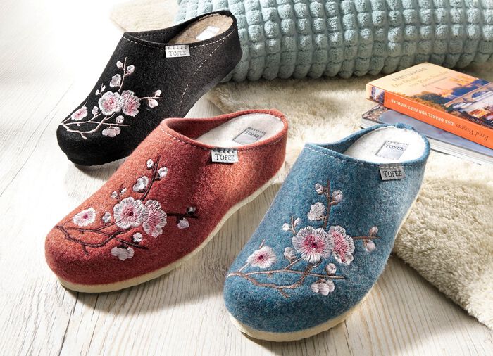 Pantoffel met borduurwerk 