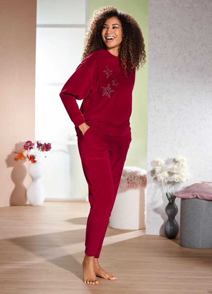 Huispak met borduurwerk 