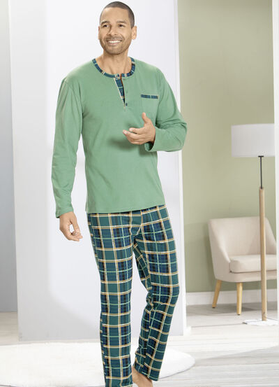 Pyjama met contrasterende bies op de knoopsluiting en borstzak 