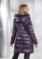 Korte jas met langsquilt aan de zijkant 