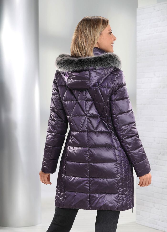 Korte jas met langsquilt aan de zijkant 