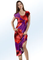 Klaus-modellen kleden zich met overlappende mouwen en inkjetprint 