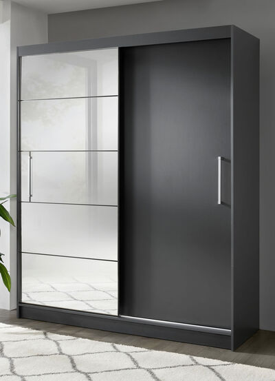 Verfijnde schuifdeurkast met spiegelfront 