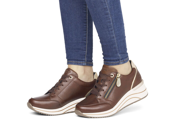 Remonte sneakers met veters en mat gouden bies BRUIN