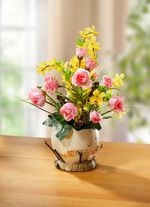 Arrangement met hyacinten en minirozen in een eierpot 