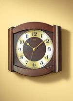 Draadloze wandklok van massief hout in verschillende kleuren 