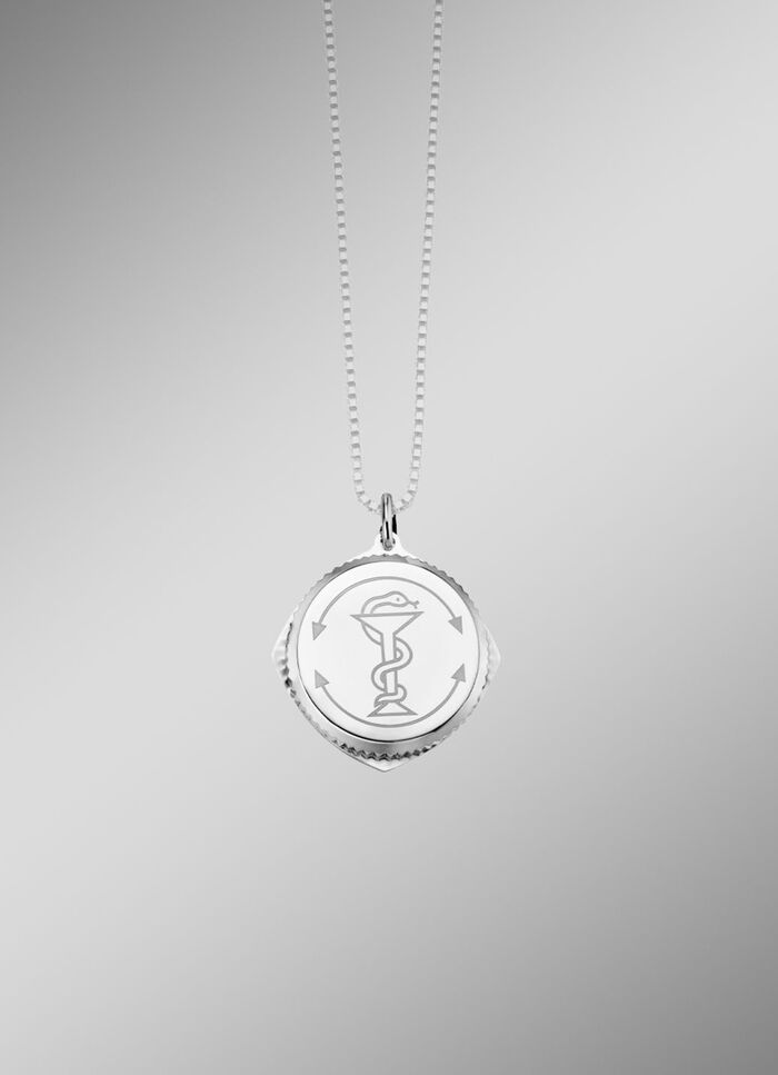 SOS hanger gemaakt van zilver 