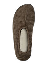 Slippers gemaakt van elastisch gebreid materiaal BRUIN