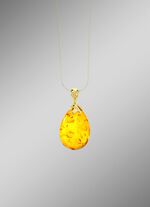 Een druppel licht &ndash; hanger met echt barnsteen! 