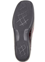 ELENA EDEN mocassinpantoffels van chevreauleer met krokodillenreli&euml;f BORDEAUX