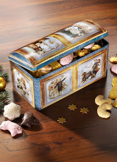 Metalen banketbakkerskist met kerstkoekjes 