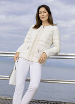 Jasje met decoratieve parelversiering 