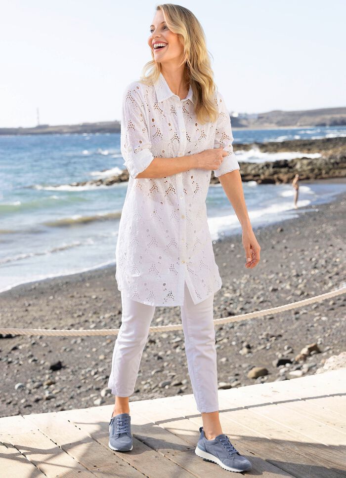 Tuniek met oogjesborduurwerk 