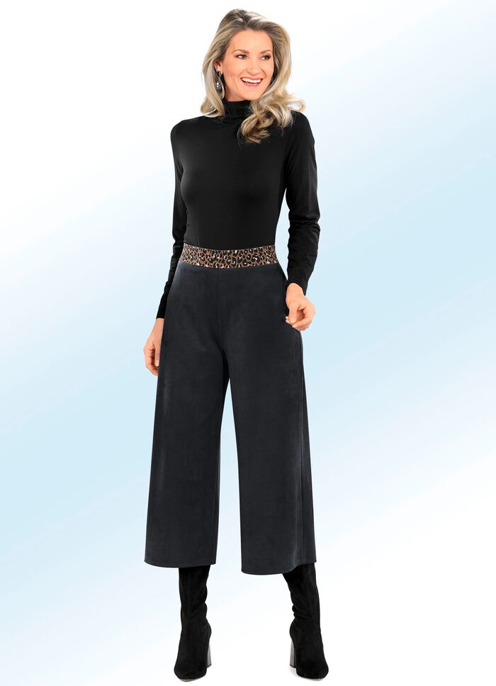 Zachte, soepel vallende culotte in su&egrave;de-look 