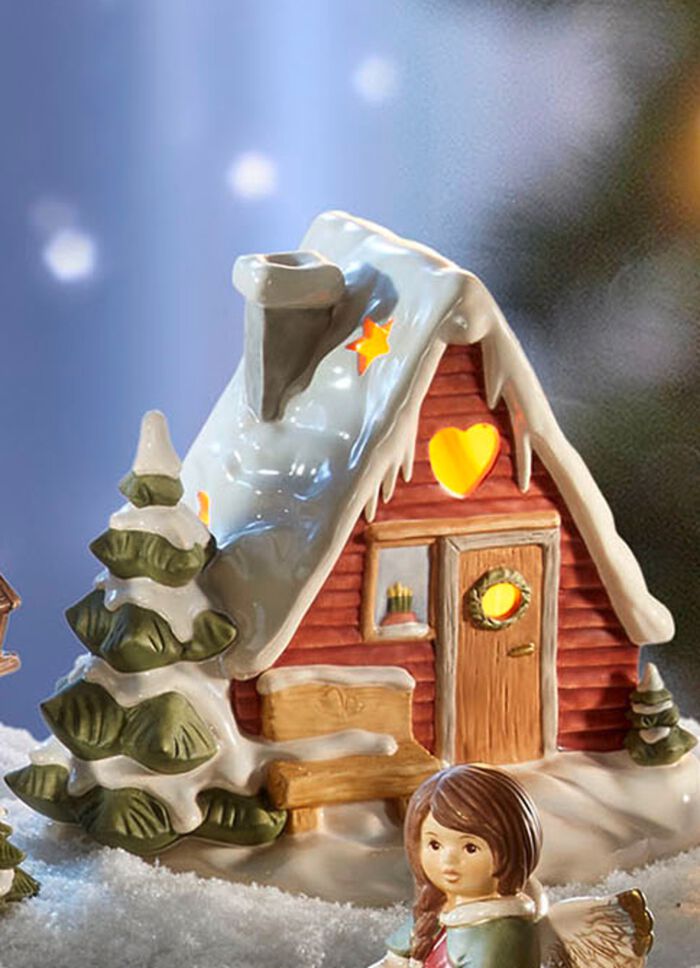 Wintertafereel: Grote hemelse boodschappers in het winterbos 