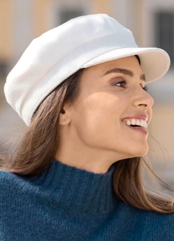 Elegante dames krantenjongenspet met elastiek aan de achterkant WIT