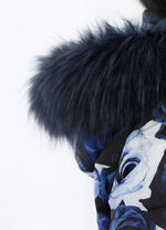 Jas met decoratief rozendessin 