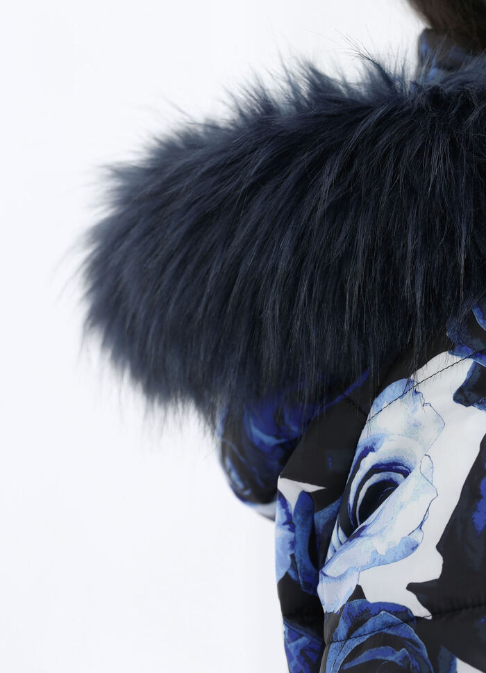 Jas met decoratief rozendessin 