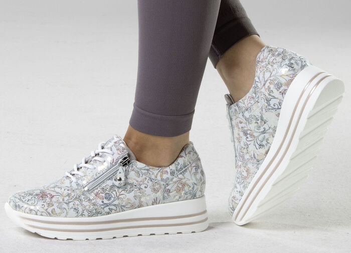 Waldläufer sneakers gemaakt van nubuckleer met bloemenprint IJSBLAUW-KLEURRIJK
