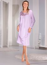 Nachthemd tot op de kuit met rijkelijk geborduurd bloemenkant 