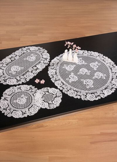 Tafeldecoratie van kant 