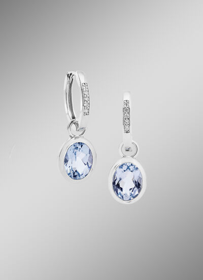 Chique oorbellen met beh. Blauwe topaas en synthetisch. zirkonia  Chique oorbellen met beh. Blauwe topaas en synthetisch. zirkonia