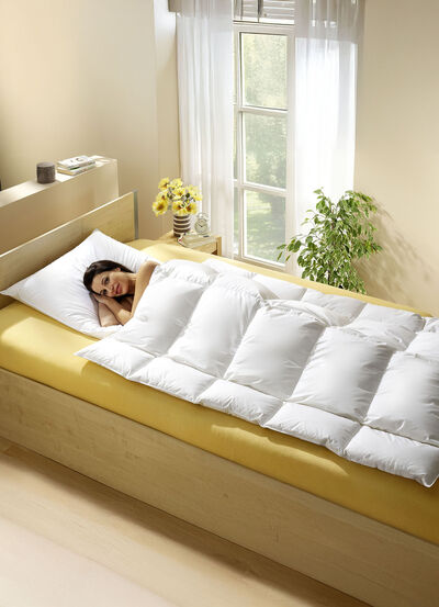 Knuffelig donzen dekbed in lichaamsvorm 