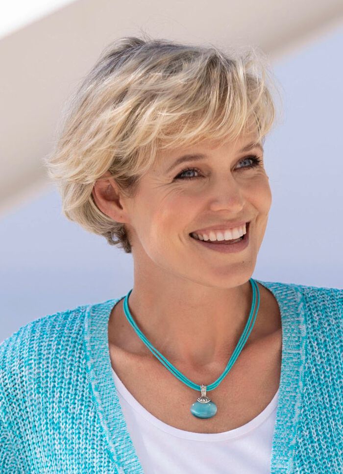 Elegantie in drie rijen: de perfecte ketting voor elke gelegenheid 