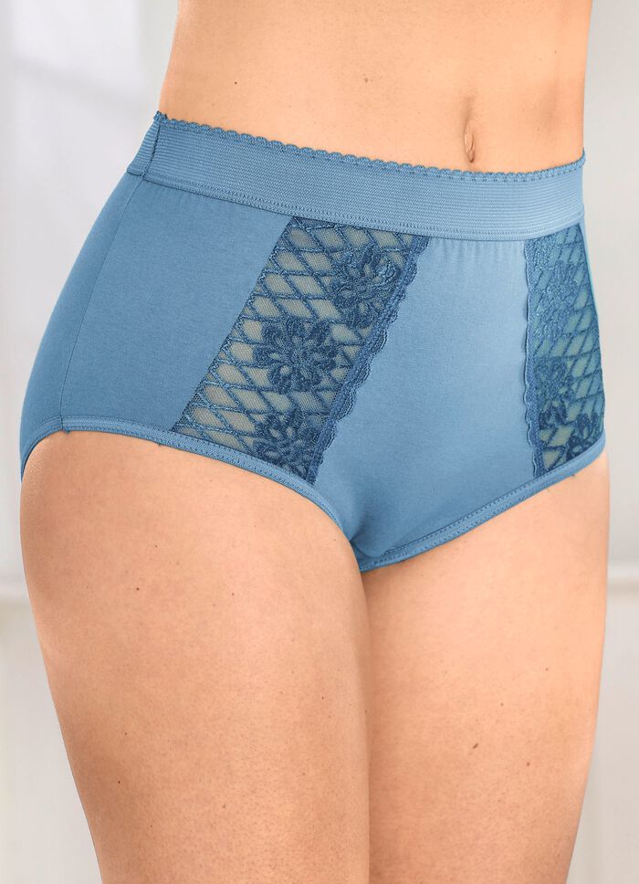 Set van drie gevormde slips met kanten inzetstukken 