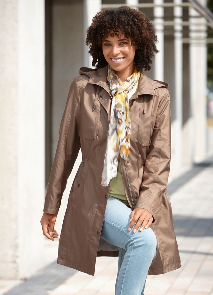 Functionele korte mantel met afneembare capuchon 