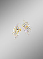 Bloemvormige oorbellen met 20 briljant geslepen diamanten en 44 diamanten 