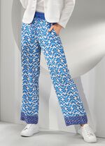 Broek met modieuze wijdte 