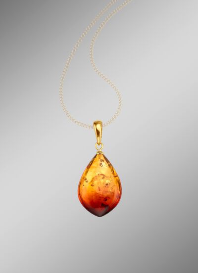 Kettinghanger met echte barnsteen 