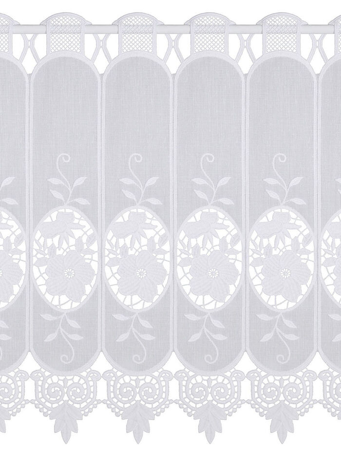Korte venstervitrage met bloemen en macramé-kant 