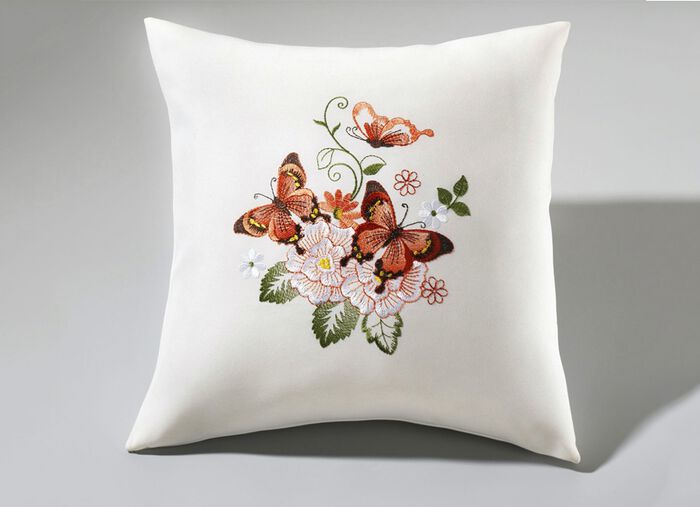 Elegant vormgegeven tafel- en kamerdecoratie 