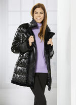 Jas van trendy materiaalmix 